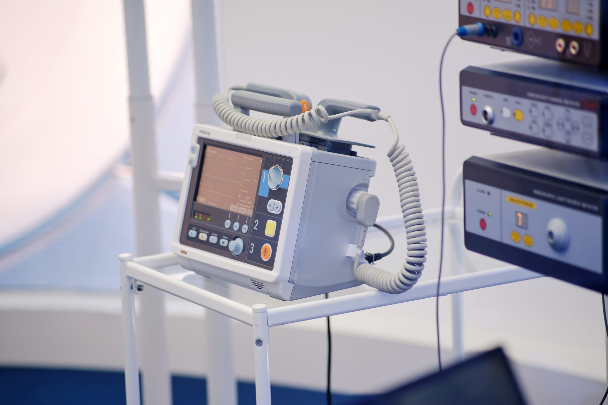 Portable,Cardio,Defibrillator,,Medical,Equipment,In,Operating,Room